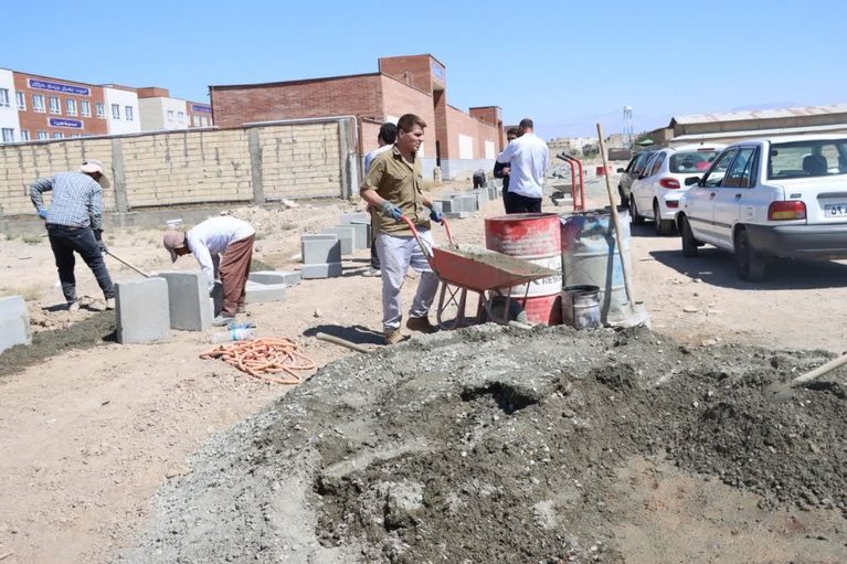 آماده‌سازی معبر مدارس جدیدالتأسیس خیابان ایثار ماهدشت پیش از بازگشایی مدارس