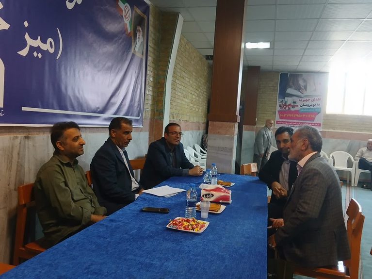 برگزاری نشست مردمی و میز خدمت امور مالیاتی و دارایی در مصلی نماز جمعه ماهدشت